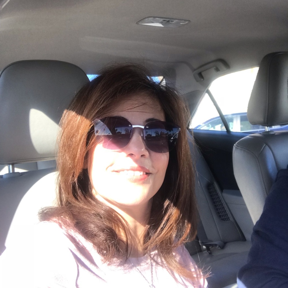 Meet your Posher, Mona